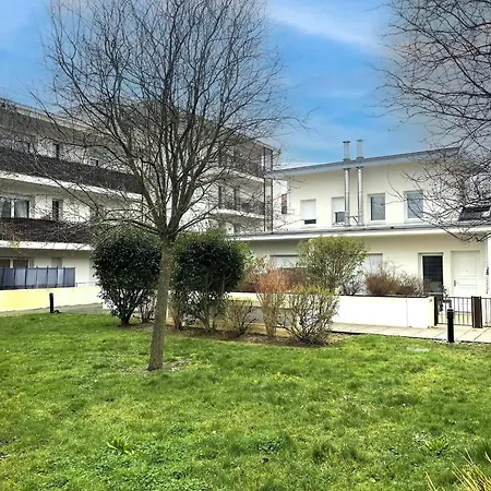 Spacieux Avec Rooftop Et Garages Prives A 3 Min De La Gare D'epernon - Fr-1-581-129 Epernon