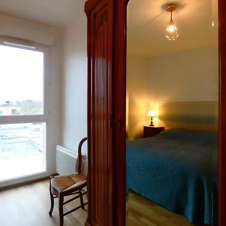 Spacieux Avec Rooftop Et Garages Prives A 3 Min De La Gare D'epernon - Fr-1-581-129 Apartment *