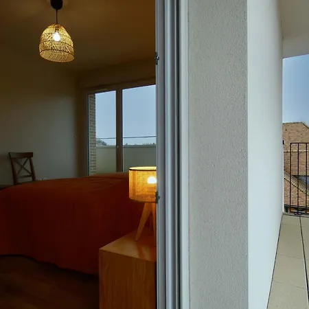 Apartment Spacieux Avec Rooftop Et Garages Prives A 3 Min De La Gare D'epernon - Fr-1-581-129