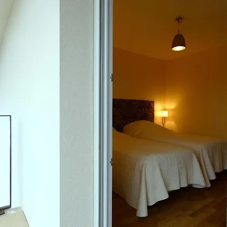 Apartment Spacieux Avec Rooftop Et Garages Prives A 3 Min De La Gare D'epernon - Fr-1-581-129