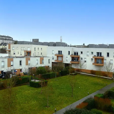 Apartment Spacieux Avec Rooftop Et Garages Prives A 3 Min De La Gare D'epernon - Fr-1-581-129 Epernon
